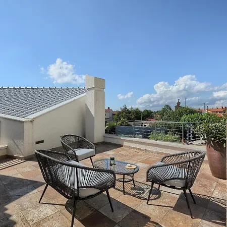 Holiday home Mit Privatpool Fuer 6 Personen Ca 300 Qm In Pula, Istrien Istrische Riviera *