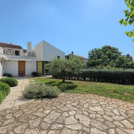 Holiday home Mit Privatpool Fuer 6 Personen Ca 300 Qm In Pula, Istrien Istrische Riviera