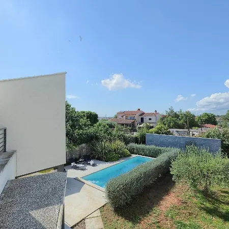 Mit Privatpool Fuer 6 Personen Ca 300 Qm In Pula, Istrien Istrische Riviera Holiday home *