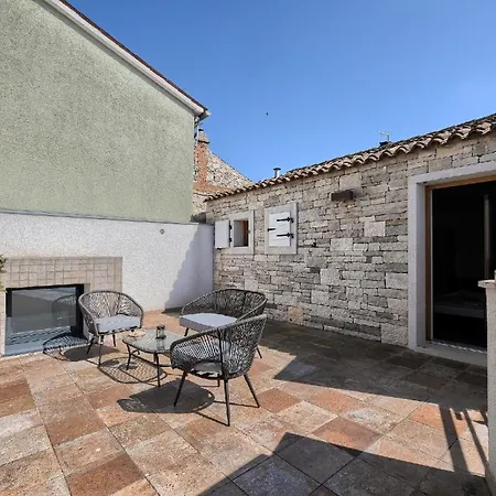 Mit Privatpool Fuer 6 Personen Ca 300 Qm In Pula, Istrien Istrische Riviera Pula