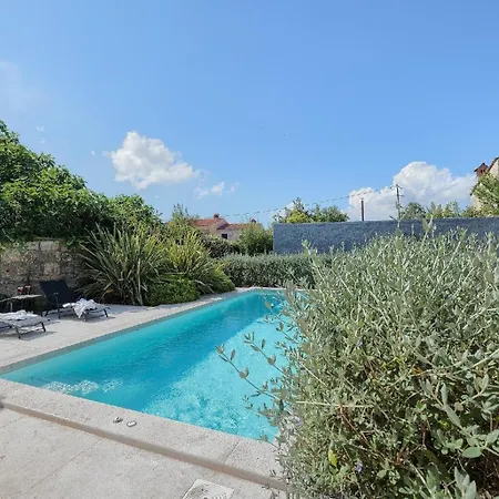Mit Privatpool Fuer 6 Personen Ca 300 Qm In Pula, Istrien Istrische Riviera Holiday home Pula